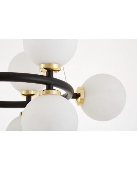 Fragment ramy czarnej z elementem złotym przy kloszu w lampie Marsiada W9