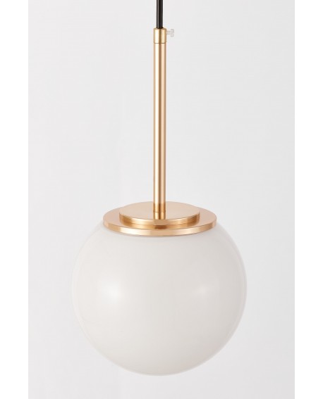 przybliżenie na szklany biały klosz lampy wiszącej glamour 