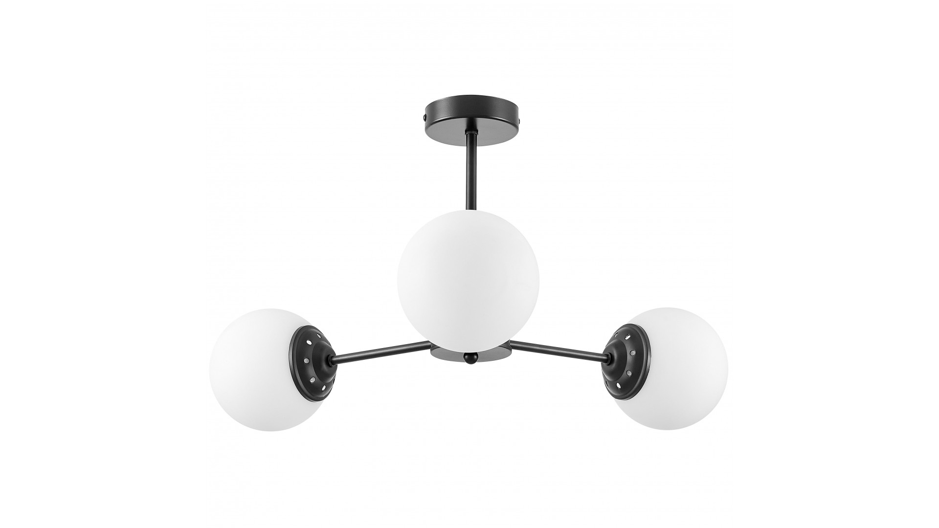 Lampa wisząca z trzema kulistymi kloszami z mlecznego szkła na czarnym stelażu, idealna do minimalistycznych wnętrz.