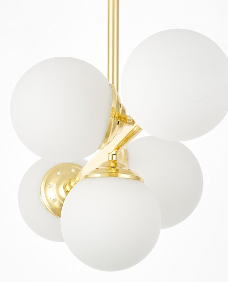 Oświetlenie sufitowe FINO W5 złota rama z mlecznymi kulami do nowoczesnego salonu