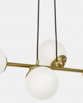 Lampa wisząca szczotkowane złoto z białymi kulami do salonu eleganckie oświetlenie wnętrza cztery klosze szklane Lampit
