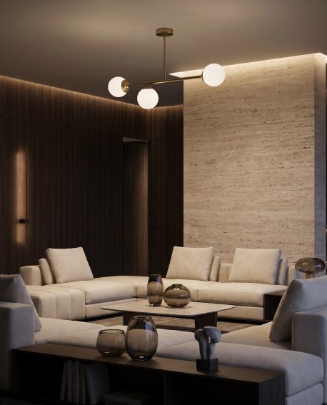 Szczotkowana złota lampa wisząca z białymi szklanymi kloszami w salonie