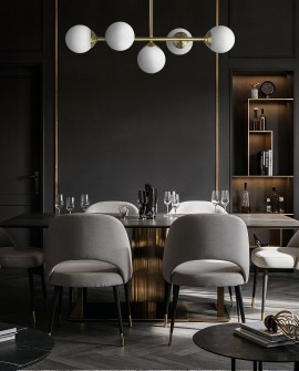Wisząca lampa sufitowa Lampit Fino W5 z białymi kulami w aranżacji jadalni