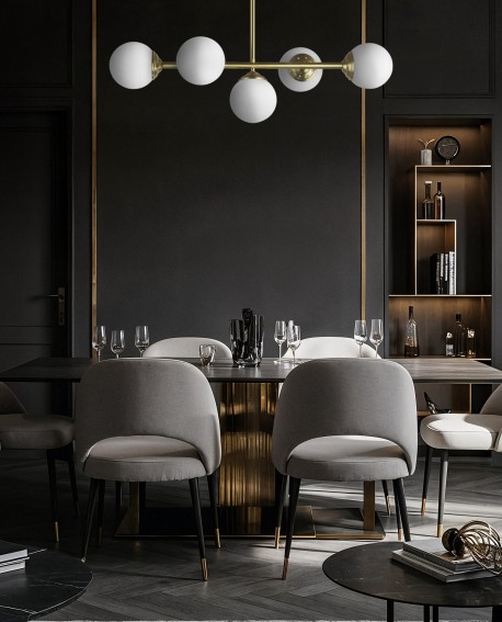 Wisząca lampa sufitowa Lampit Fino W5 z białymi kulami w aranżacji jadalni