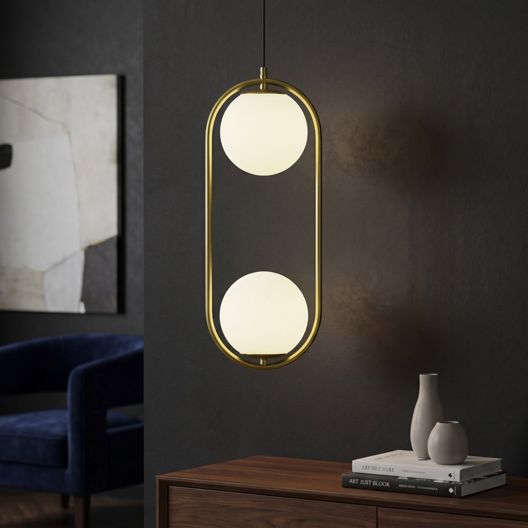 Nowoczesna lampa sufitowa złota VERO Lampit z dwoma białymi kulami w modnym wnętrzu