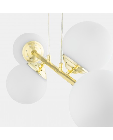 Złota lampa wisząca Lampit FINO W4 z czterema białymi kulami do nowoczesnych wnętrz