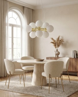 Lampa wisząca Lampit LEDO W9 nad stołem w jadalni z okrągłym blatem i kremowymi krzesłami