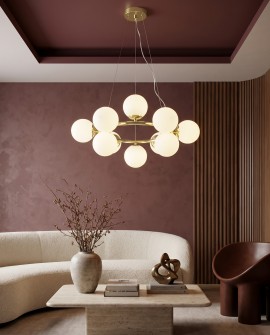 Lampa wisząca nad stolikiem kawowym w stylowym salonie