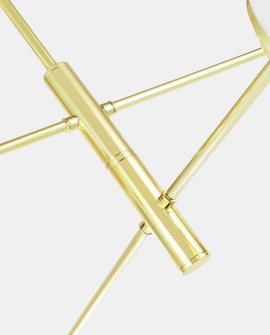  Metalowe ramię złotej lampy wiszącej z precyzyjnymi łączeniami w stylu modern