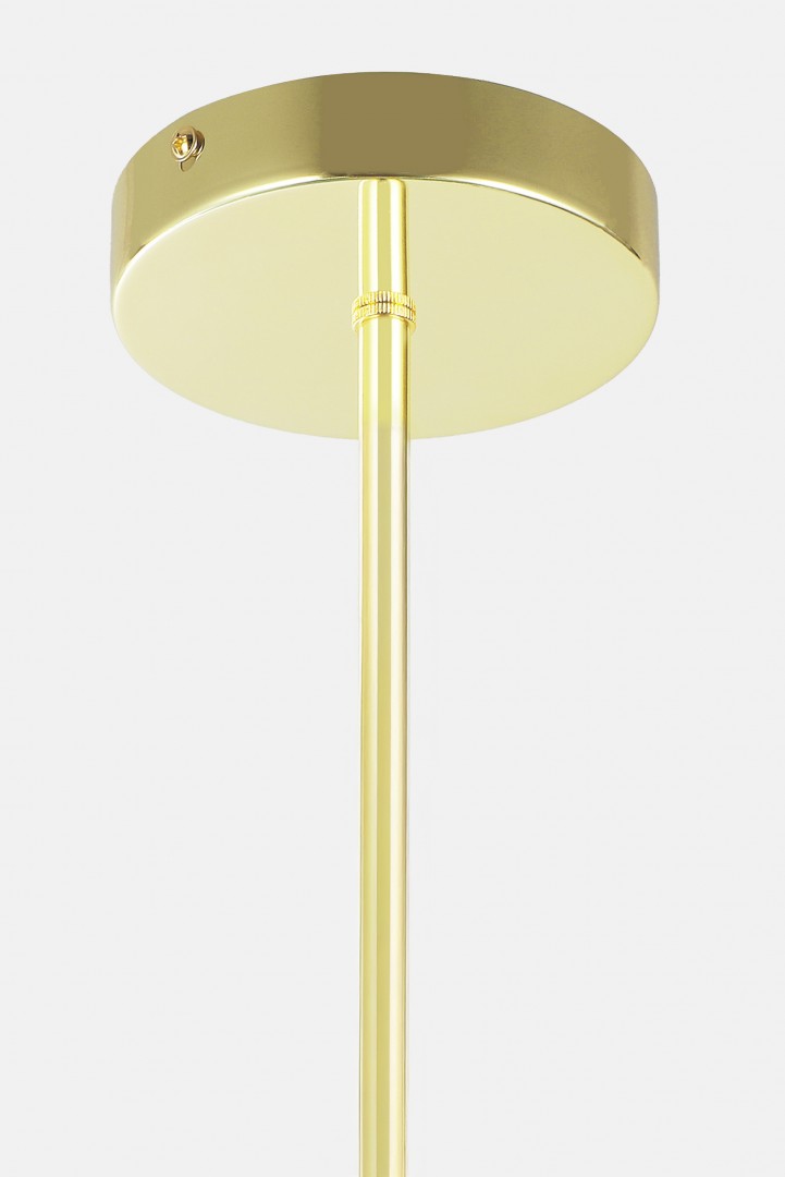 Złota podsufitka lampy wiszącej z mocowaniem do sufitu i smukłą rurką w eleganckim, połyskującym wykończeniu