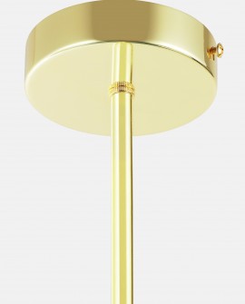 Zbliżenie na złotą podsufitkę lampy sufitowej w stylu modern z eleganckim, połyskującym wykończeniem