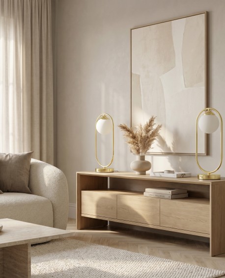 Biała kula i złota podstawa lampa stołowa marki Lampit VERO styl nowoczesny w eleganckim salonie