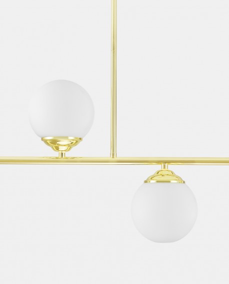 Zbliżenie na złotą lampę z kloszami w kształcie kul, eleganckie mocowanie z otworami, subtelny design