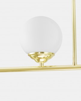 Zbliżenie na mleczne klosze i złotą konstrukcję lampy FINO W4 Lampit