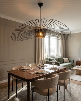 Designerska lampa SOMBRERO D120 z ażurowym abażurem jako centralny punkt jadalni