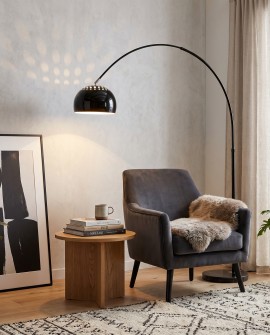  Podłogowa lampa AZURRO Lumina Deco jako funkcjonalny element przy fotelu do czytania