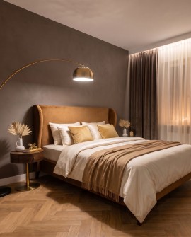 Stojąca lampa łukowa AZURRO B1 zapewniająca światło do czytania w sypialni