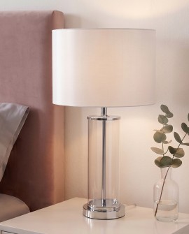 Chromowana lampa nocna Leona marki Lumina Deco z białą tkaniną idealna do sypialni