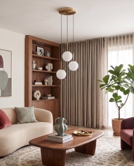 Nowoczesna lampa wisząca złota szczotkowana potrójna białe kule fredica 3 okrągła lumina deco