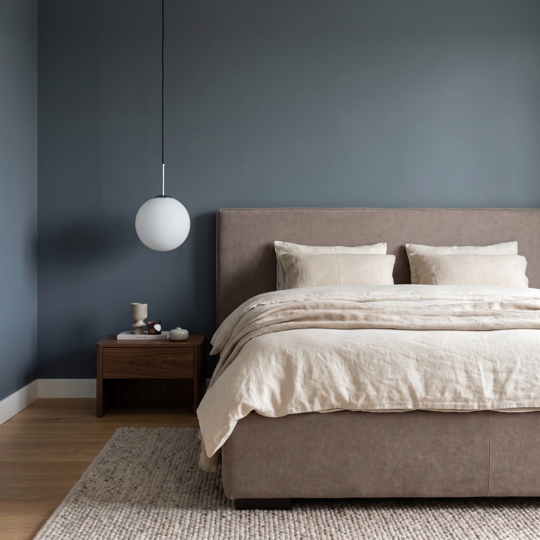 Minimalistyczna lampa wisząca jako oświetlenie nocne do sypialni