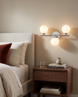 Nowoczesny kinkiet MARSIADA W3 od Lumina Deco w wersji z trzema białymi kulami do salonu
