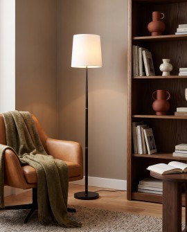 Lampa stojąca LAGO z eleganckimi złotymi detalami do nowoczesnych wnętrz
