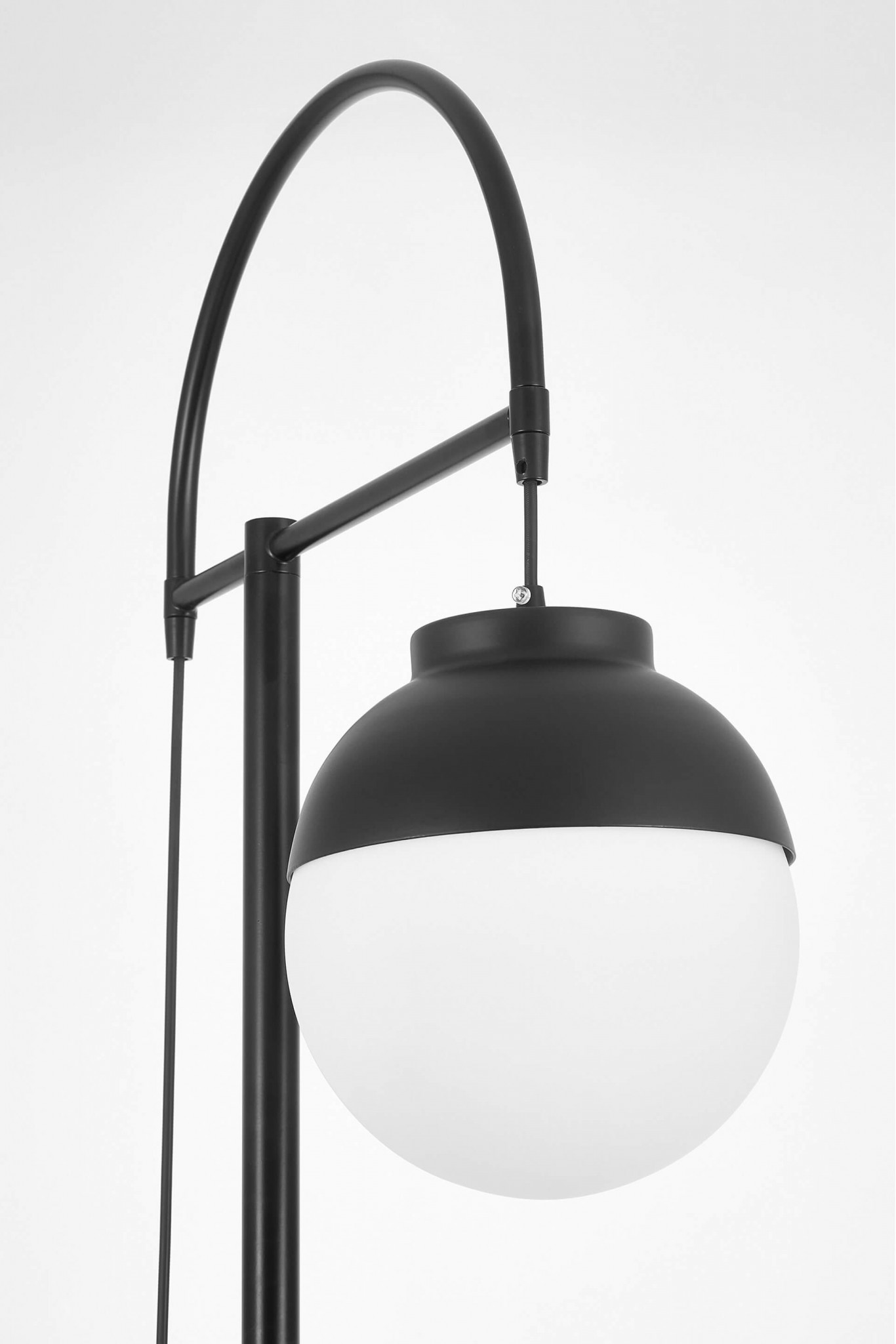 Wyjątkowość LAMPA STOJĄCA PODŁOGOWA CZARNA BERTINI