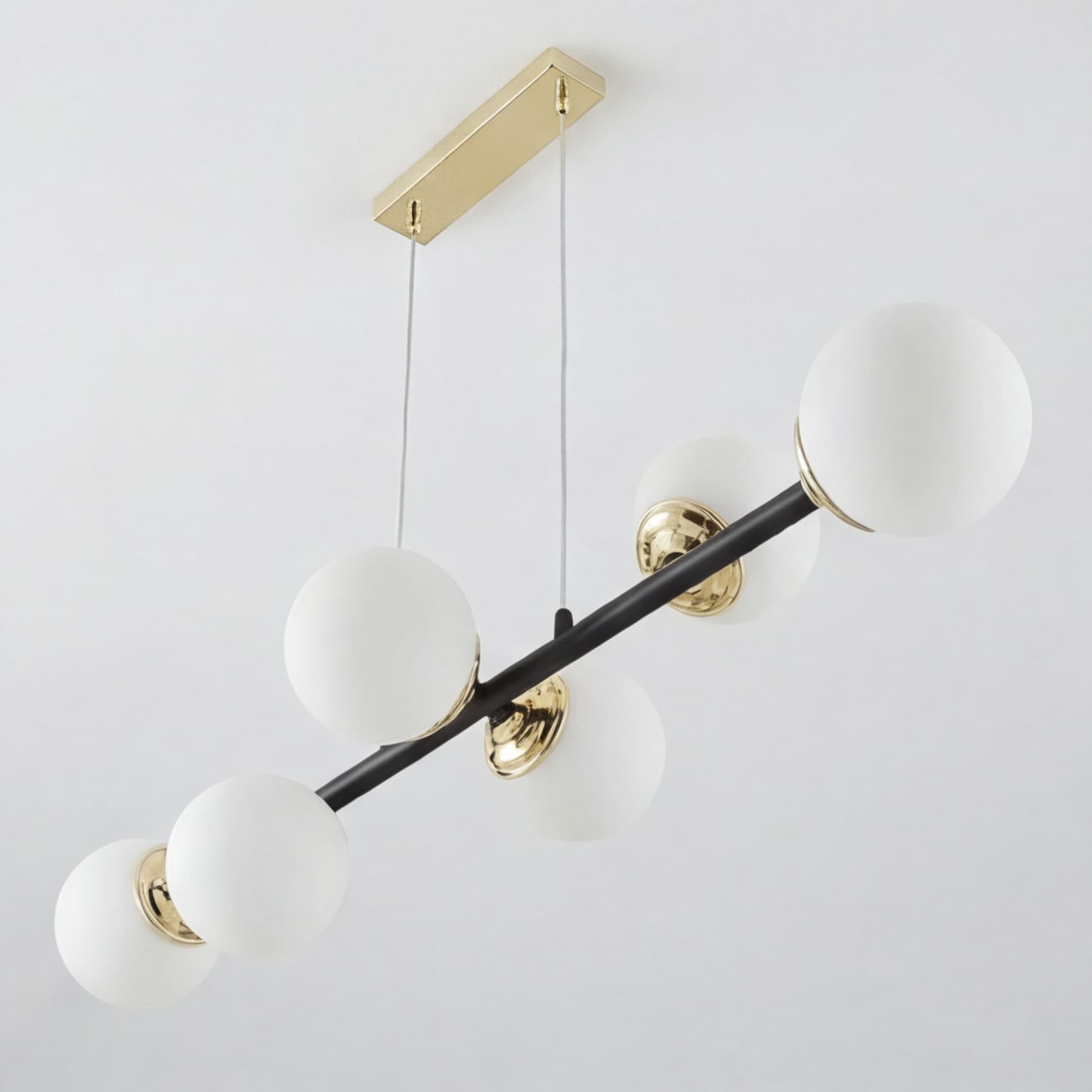 Nowoczesna lampa wisząca czarno-złota FINO W6 we wnętrzu